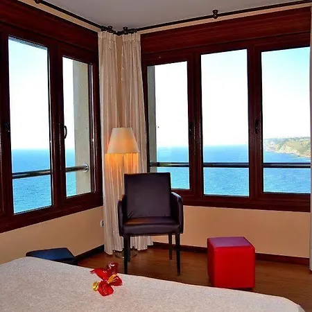 ホテル La Colina 4*